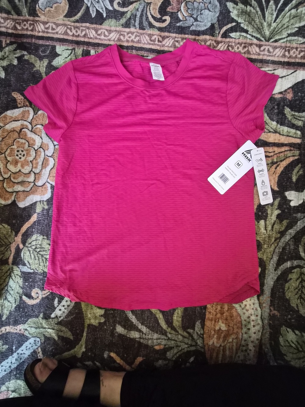 Reebok performance athletic top – NEW WITH TAGS - Picture 2 of 6